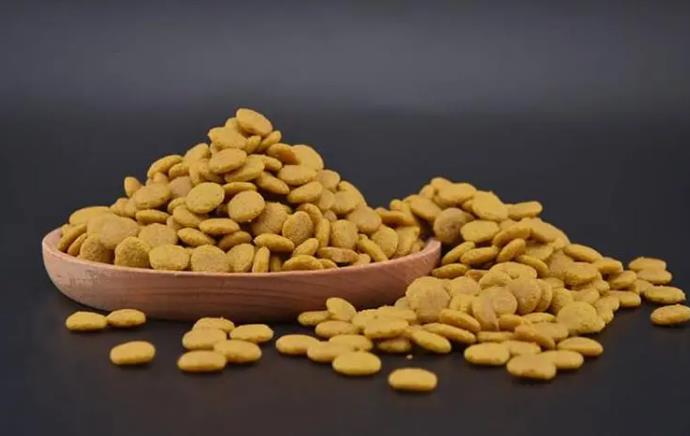 我國寵物飼料產(chǎn)量突破百萬噸 2023寵物食品企業(yè)格局與發(fā)展戰(zhàn)略研究