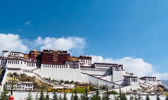 西藏旅游發(fā)展機(jī)會 西藏旅游行業(yè)發(fā)展發(fā)前景投資分析
