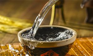 四川白酒市場份額占比：四川白酒產(chǎn)業(yè)2022年產(chǎn)量和營收占比全國均超五成