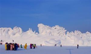 冰雪旅游正在成為推動(dòng)冬季旅游和冰雪經(jīng)濟(jì)發(fā)展的引擎之一