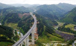 2024公路建設行業(yè)深度研究與未來趨勢：推動行業(yè)向低碳、環(huán)保方向轉型