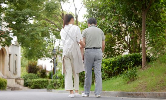 2024年國(guó)內(nèi)幸福產(chǎn)業(yè)發(fā)展現(xiàn)狀調(diào)查及市場(chǎng)未來(lái)展望