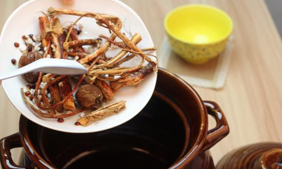 藥膳行業(yè)前景研究：預(yù)計(jì)2024年中國(guó)藥膳行業(yè)市場(chǎng)規(guī)模同比增長(zhǎng)6.5%