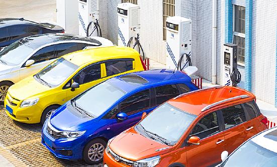 AI驅(qū)動汽車行業(yè)新競賽 2025年中國汽車行業(yè)核心競爭力分析